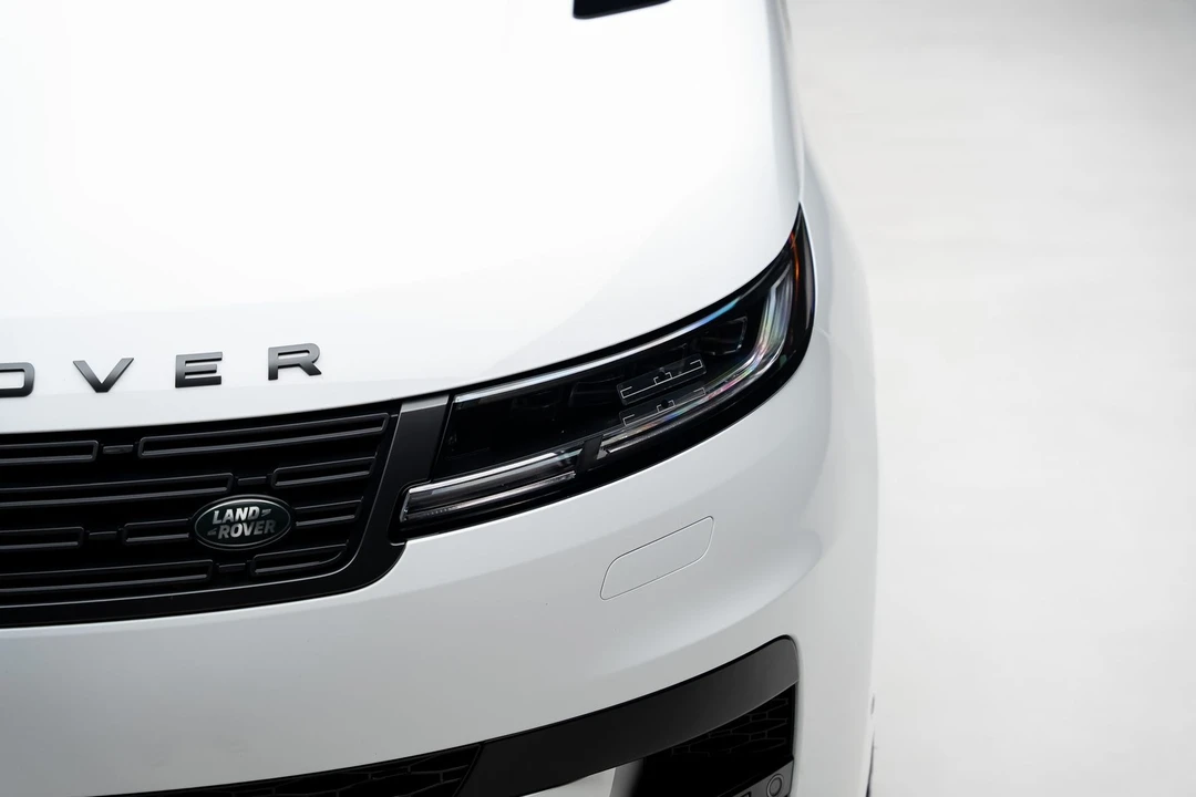 2025 Land Rover - Image 11 of 31