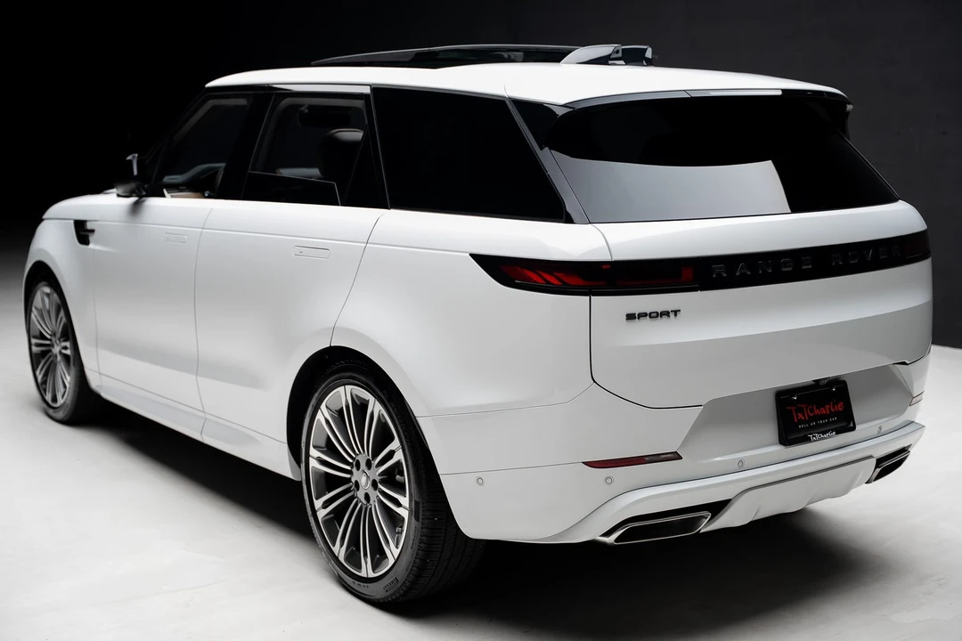 2025 Land Rover - Image 23 of 31