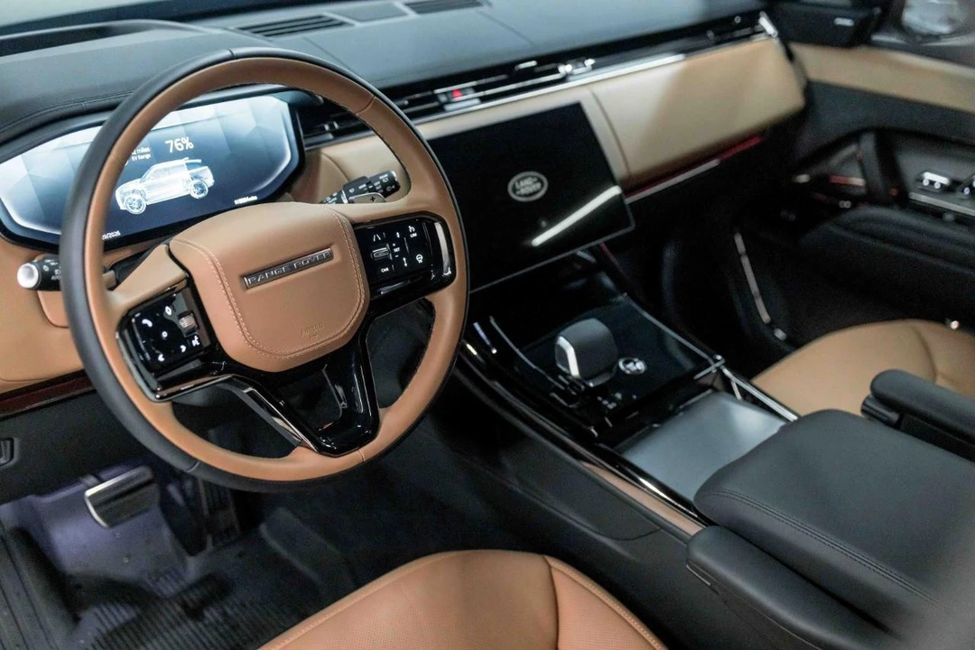 2025 Land Rover Range Rover Sport L461 - Image 2 of 31