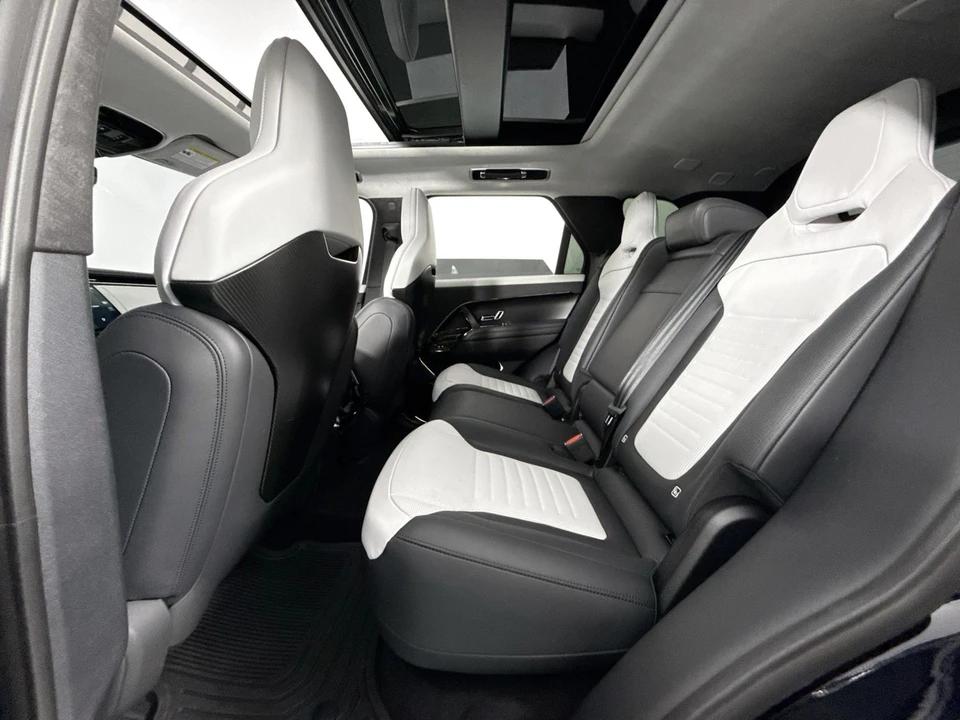 2025 Land Rover Range Rover Sport SV L461 - Image 24 of 31
