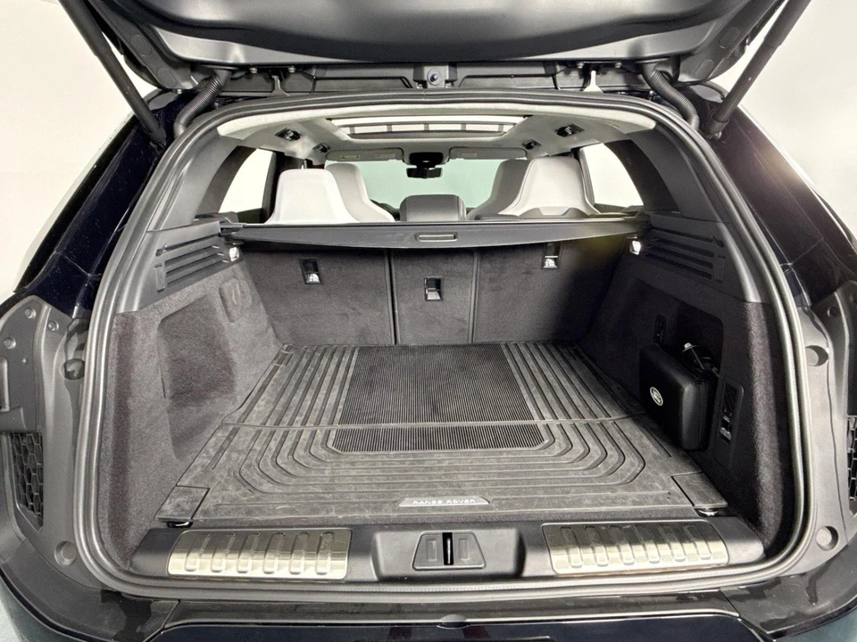 2025 Land Rover Range Rover Sport SV L461 - Image 28 of 31