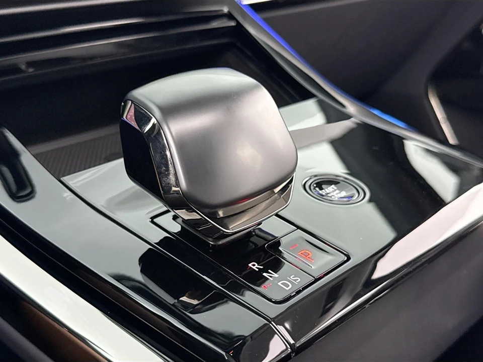2025 Land Rover Range Rover Sport SV L461 - Image 19 of 31