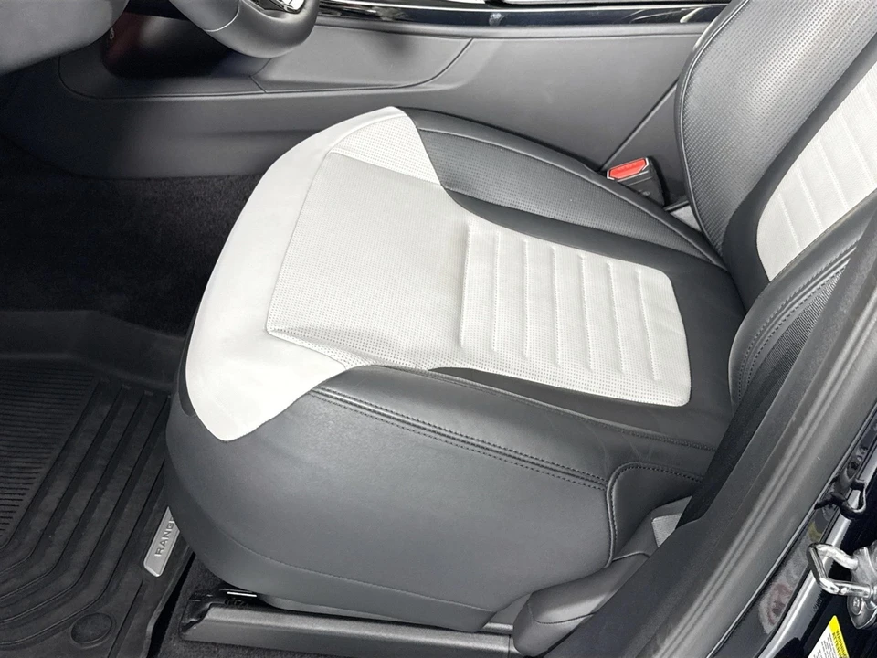 2025 Land Rover Range Rover Sport SV L461 - Image 22 of 31