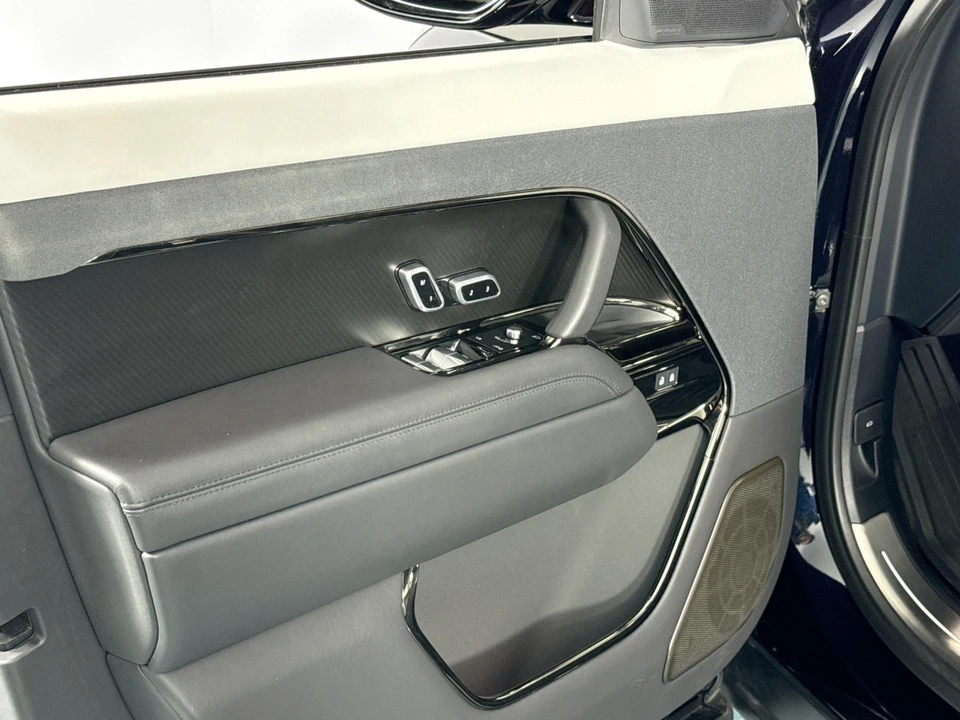 2025 Land Rover Range Rover Sport SV L461 - Image 20 of 31