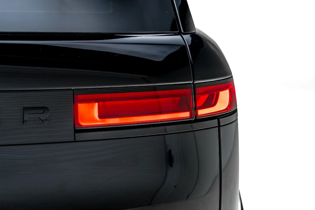 2025 Land Rover Range Rover Sport SV L461 - Image 29 of 31