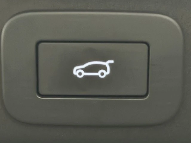2025 Land Rover Range Rover Sport SV L461 - Image 16 of 31