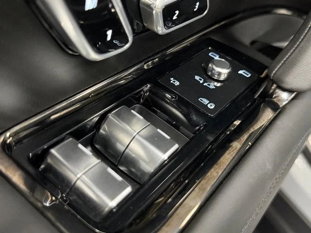 2025 Land Rover Range Rover Sport SV L461 - Image 21 of 31