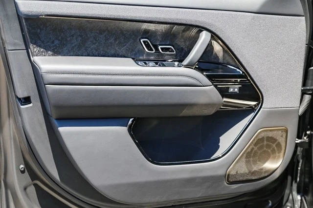 2025 Land Rover Range Rover Sport SV L461 - Image 19 of 31