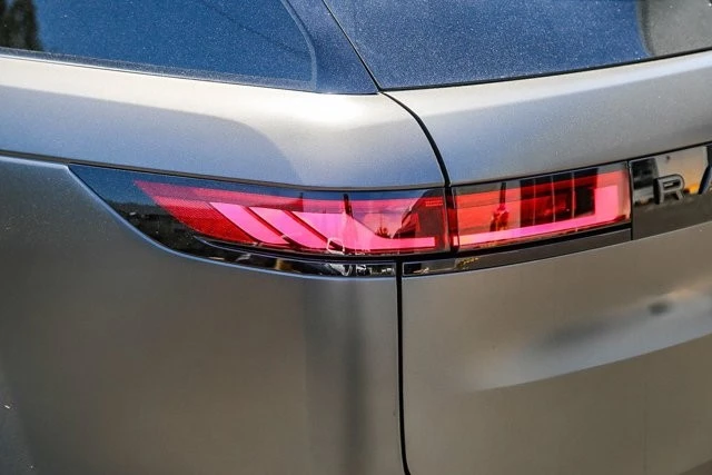2025 Land Rover Range Rover Sport SV L461 - Image 8 of 31