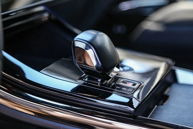 2025 Land Rover Range Rover Sport SV L461 - Image 21 of 31