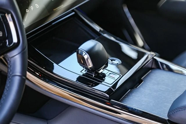 2025 Land Rover Range Rover Sport SV L461 - Image 18 of 31