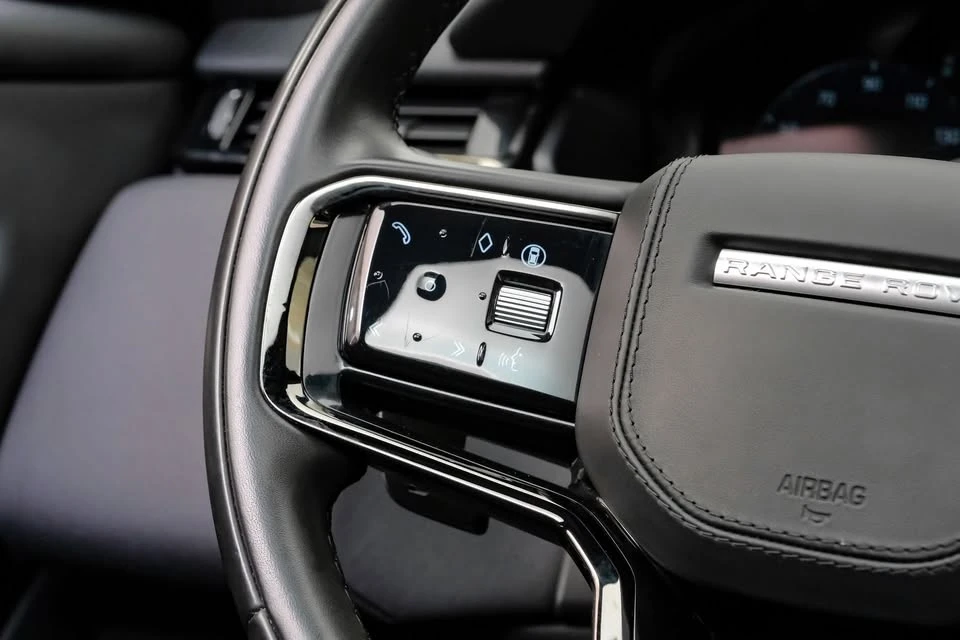 2025 Land Rover Range Rover Velar - Image 5 of 20