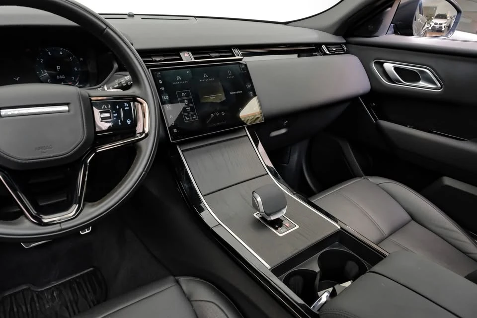2025 Land Rover Range Rover Velar - Image 11 of 20