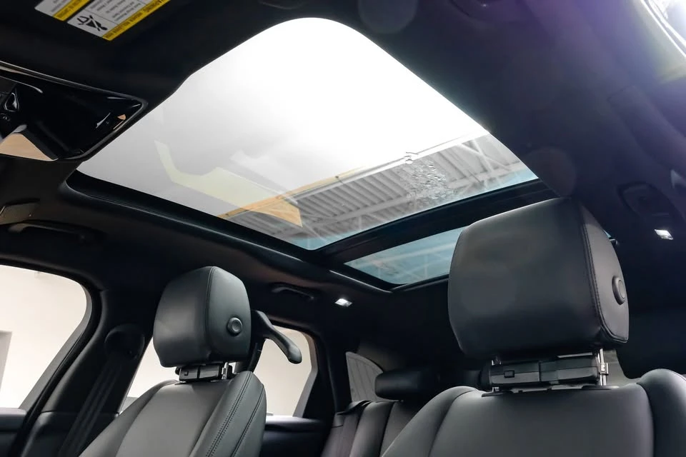 2025 Land Rover Range Rover Velar - Image 9 of 20