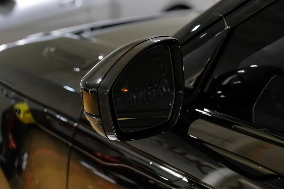 2025 Land Rover Range Rover Velar - Image 6 of 20