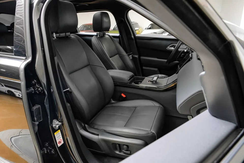 2025 Land Rover Range Rover Velar - Image 4 of 20