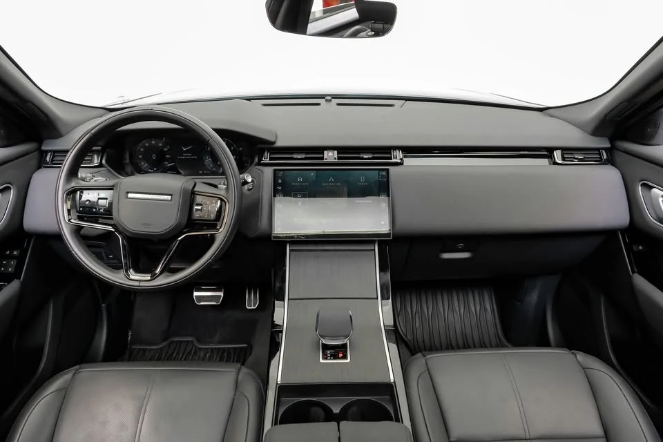2025 Land Rover Range Rover Velar - Image 12 of 20