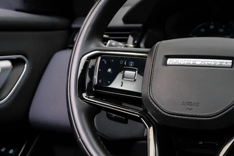 2025 Land Rover Range Rover Velar - Image 16 of 20