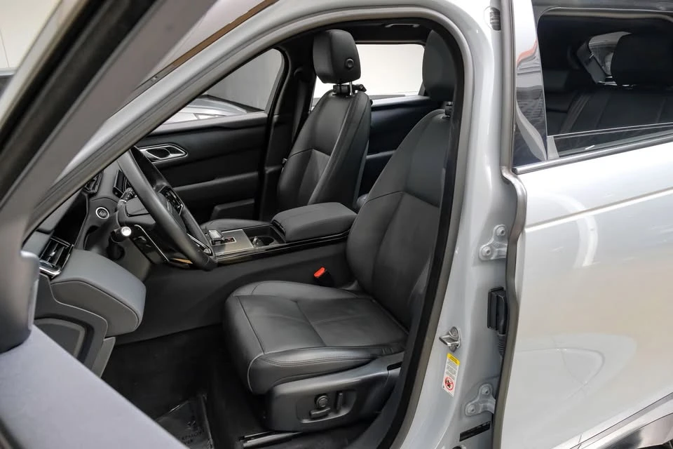 2025 Land Rover Range Rover Velar - Image 15 of 20