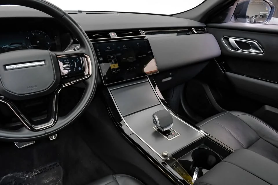 2025 Land Rover Range Rover Velar - Image 2 of 20