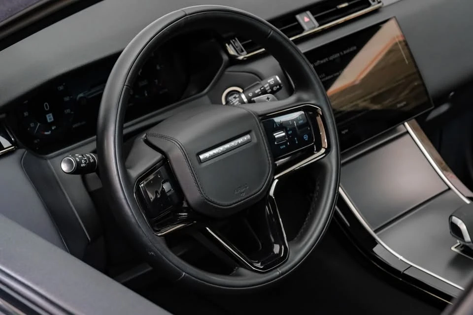 2025 Land Rover Range Rover Velar - Image 15 of 20