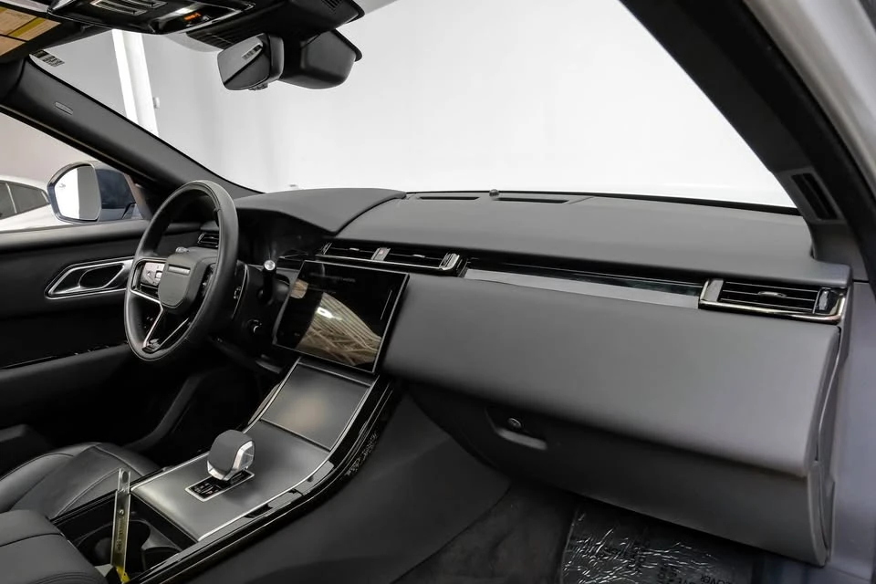 2025 Land Rover Range Rover Velar - Image 9 of 20