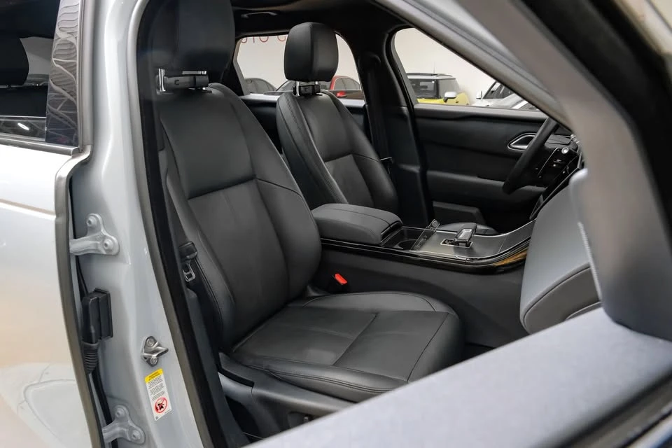 2025 Land Rover Range Rover Velar - Image 11 of 20