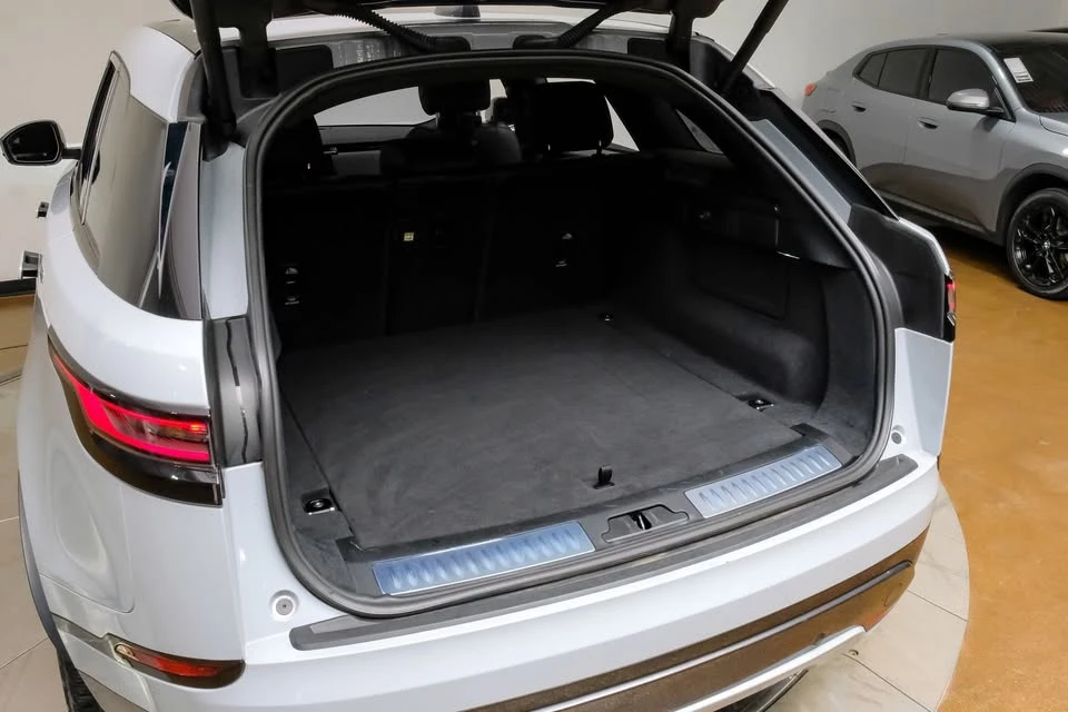 2025 Land Rover Range Rover Velar - Image 7 of 20