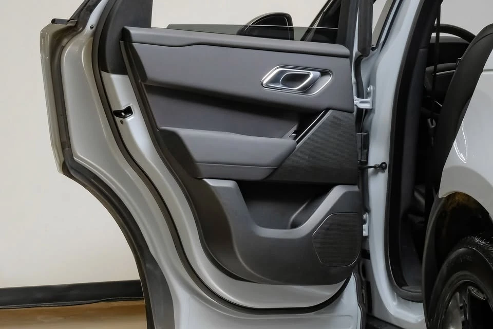 2025 Land Rover Range Rover Velar - Image 12 of 20