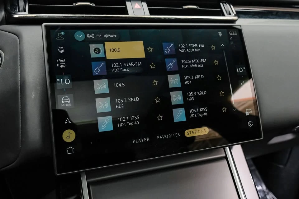 2025 Land Rover Range Rover Velar - Image 13 of 20