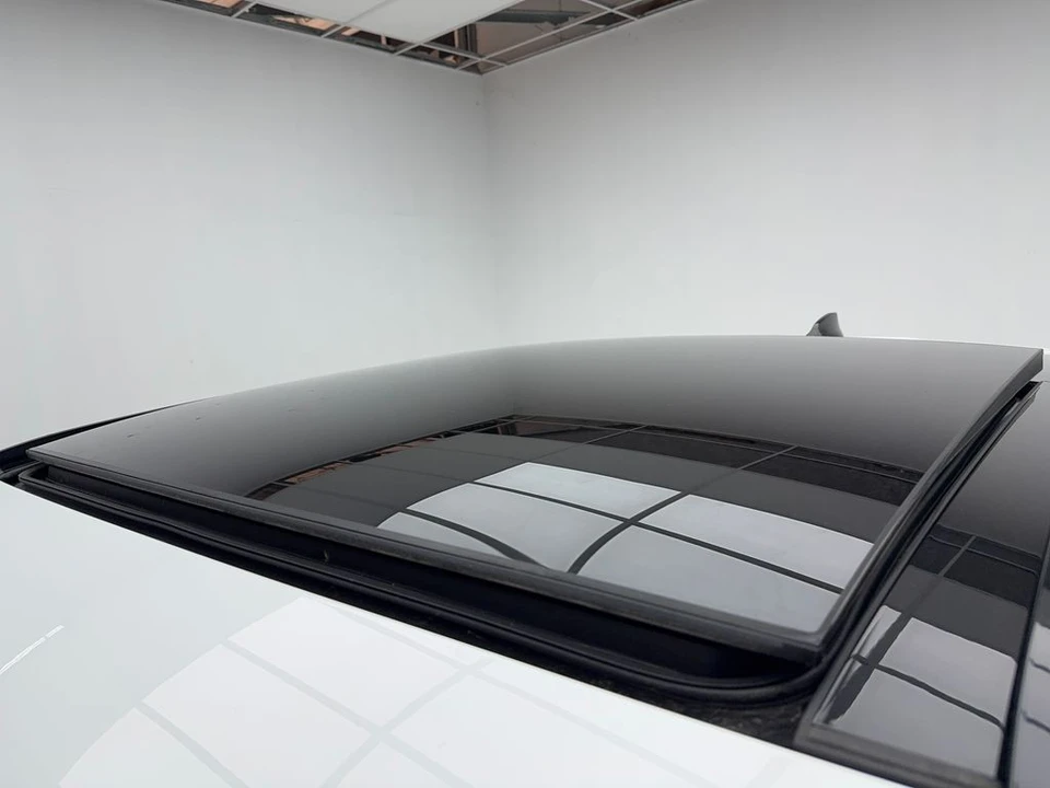 2025 Land Rover Range Rover Velar - Image 11 of 12
