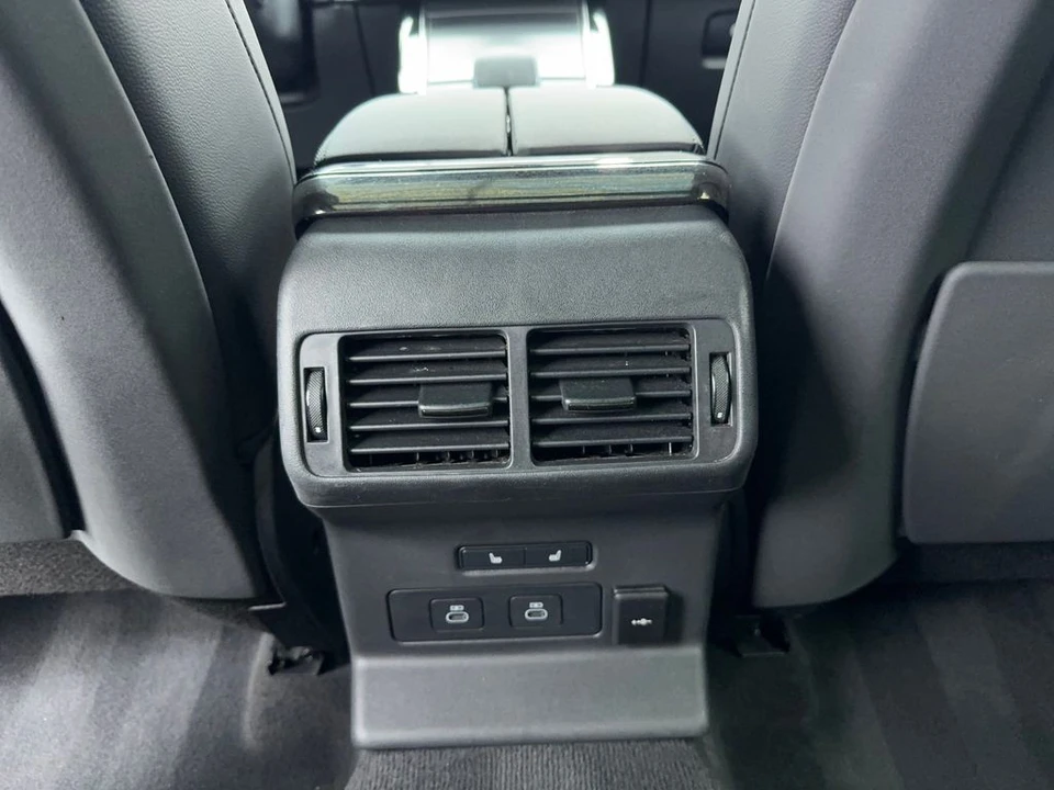 2025 Land Rover Range Rover Velar - Image 17 of 21