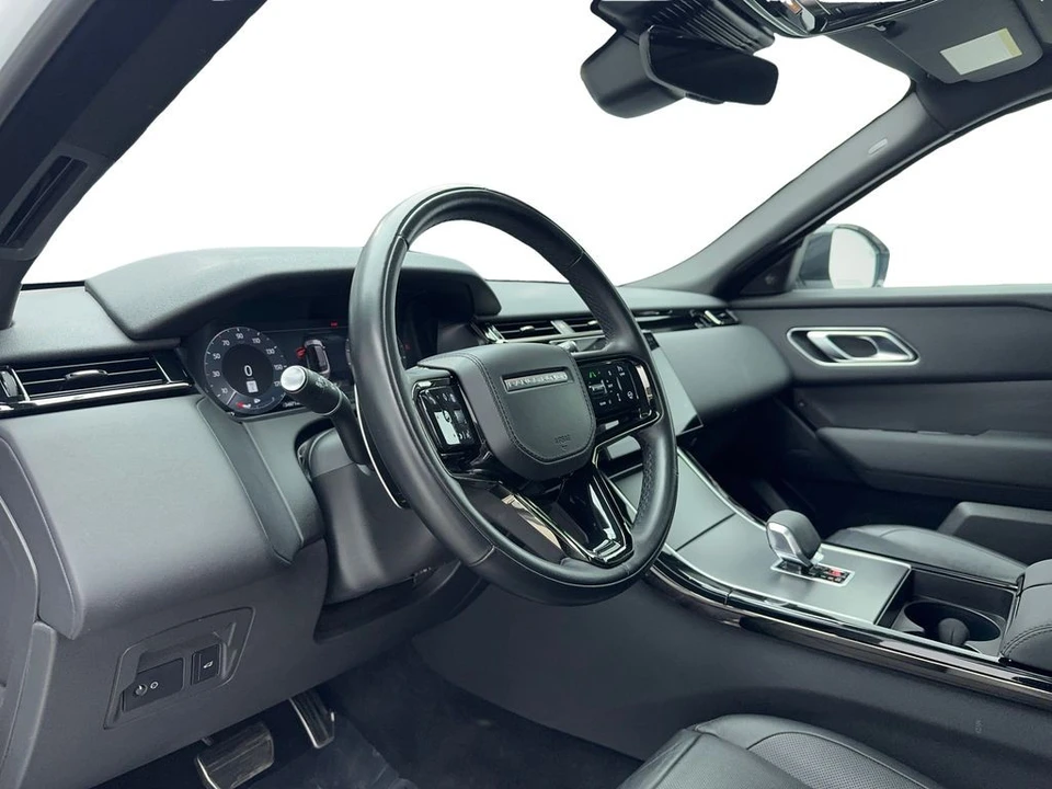 2025 Land Rover Range Rover Velar - Image 16 of 21