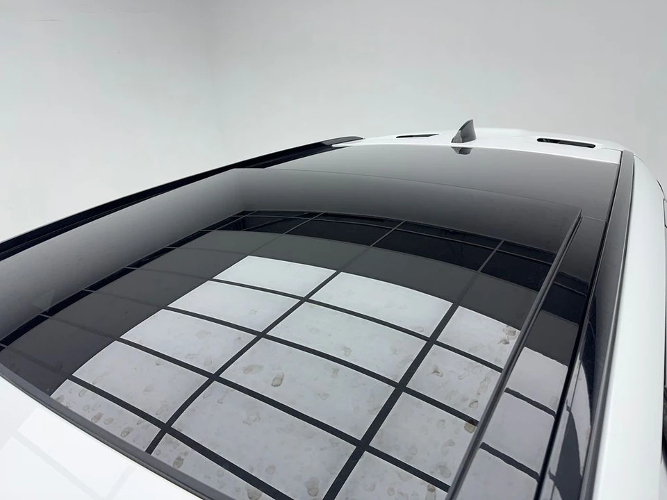 2025 Land Rover Range Rover Velar - Image 12 of 21