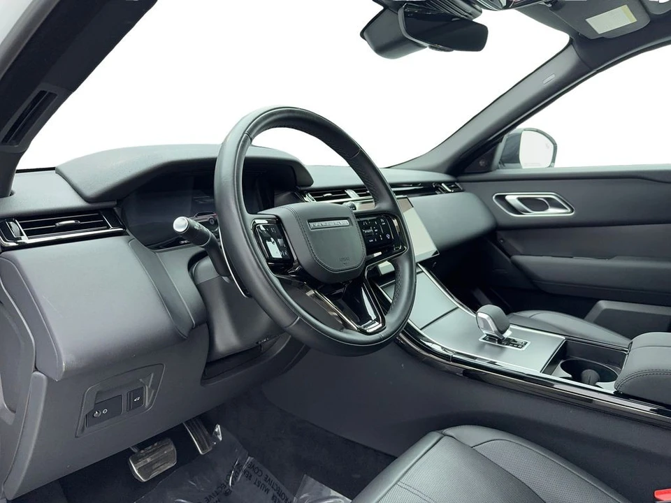 2025 Land Rover Range Rover Velar - Image 17 of 21