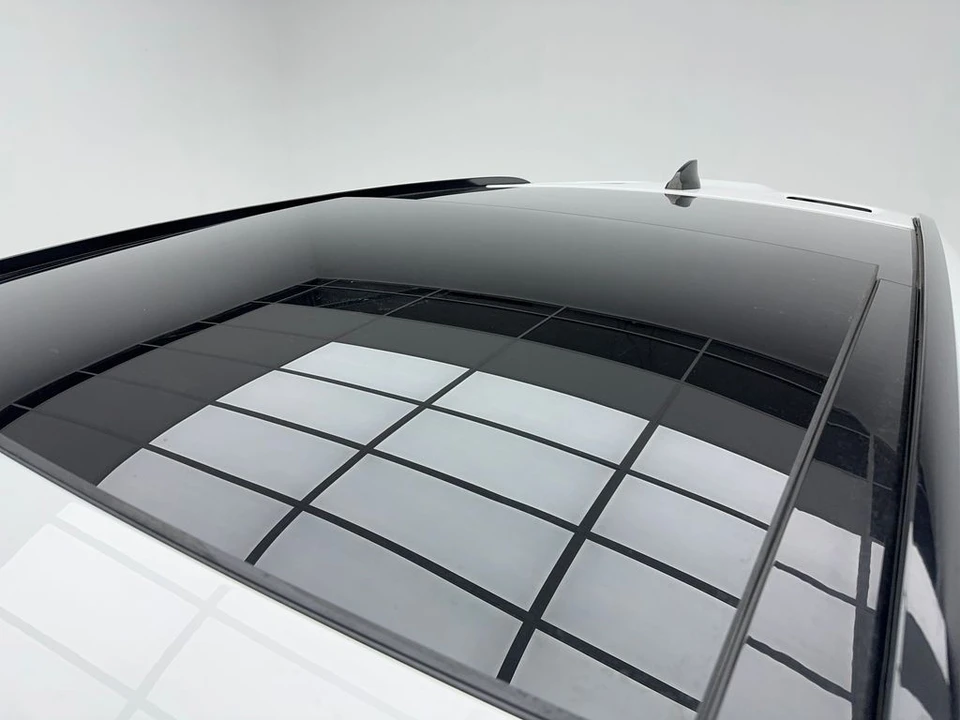 2025 Land Rover Range Rover Velar - Image 16 of 21