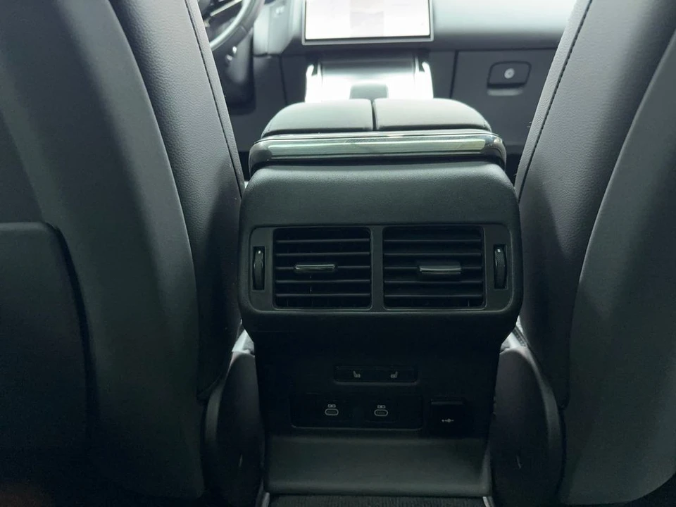 2025 Land Rover Range Rover Velar - Image 19 of 21