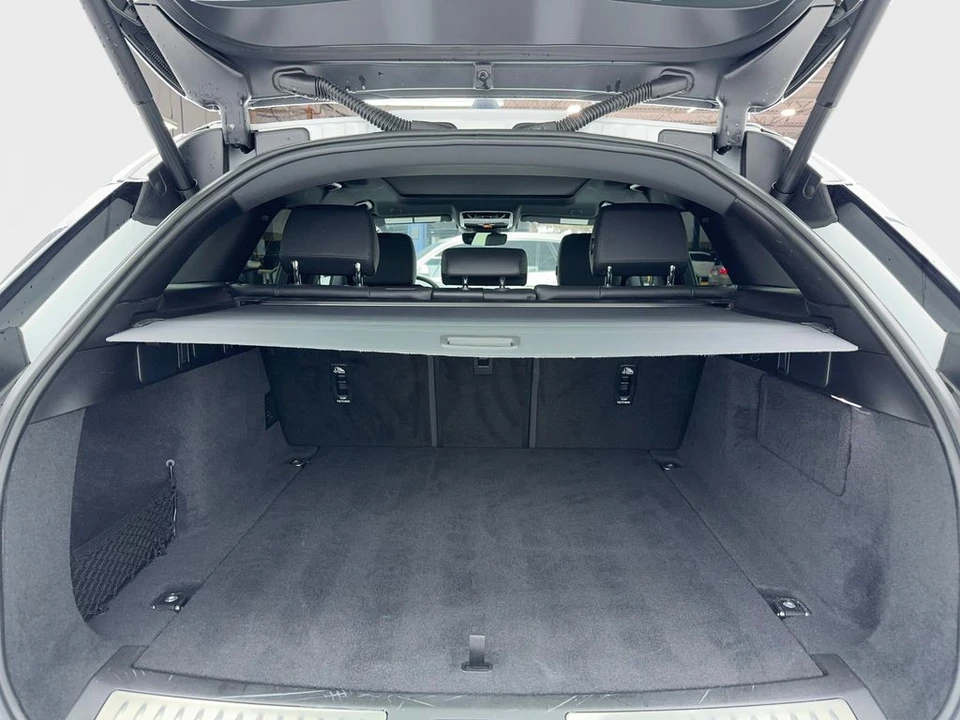 2025 Land Rover Range Rover Velar - Image 13 of 21