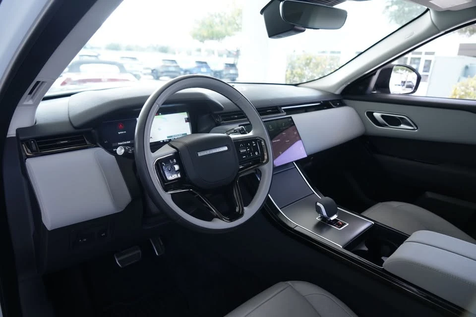 2025 Land Rover Range Rover Velar - Image 7 of 20