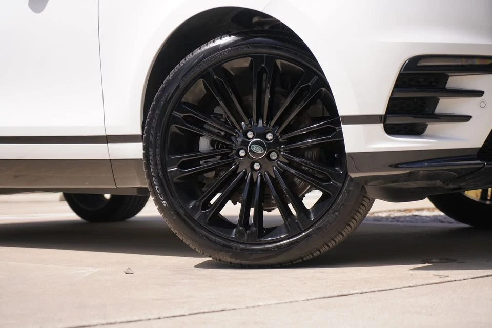 2025 Land Rover Range Rover Velar - Image 3 of 20
