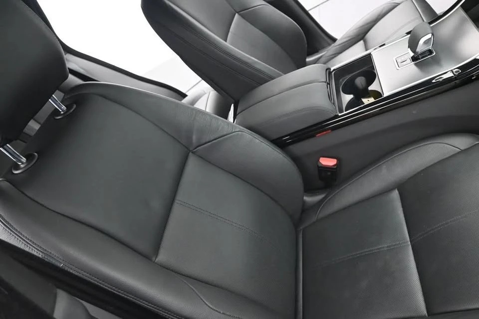 2025 Land Rover Range Rover Velar - Image 11 of 20