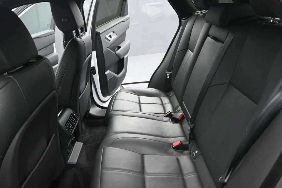 2025 Land Rover Range Rover Velar - Image 15 of 20