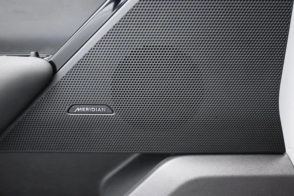 2025 Land Rover Range Rover Velar - Image 20 of 20