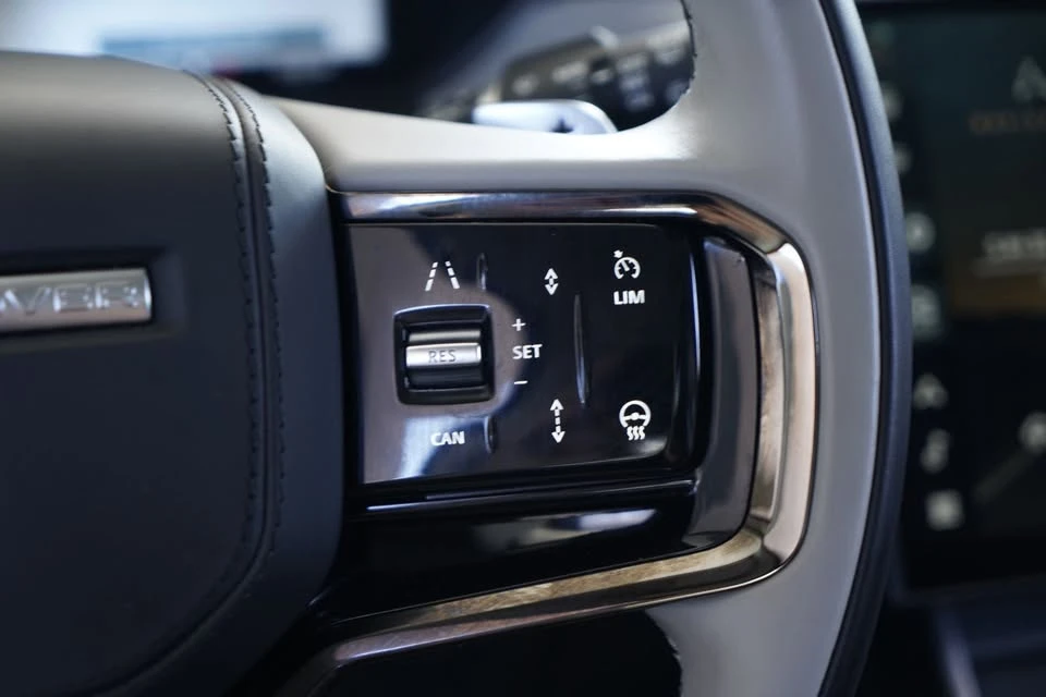 2025 Land Rover Range Rover Velar - Image 10 of 20