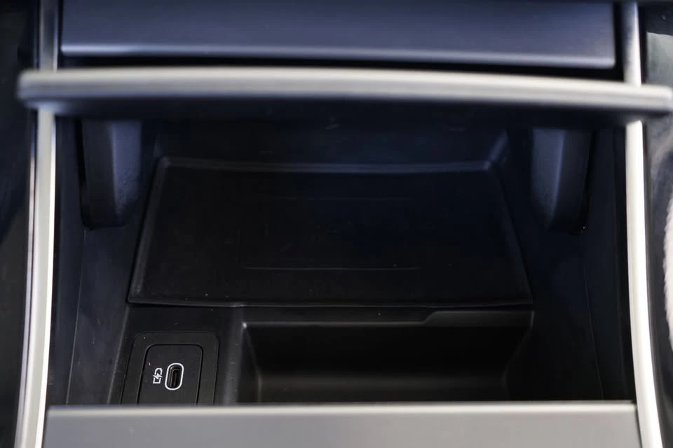 2025 Land Rover Range Rover Velar - Image 13 of 20