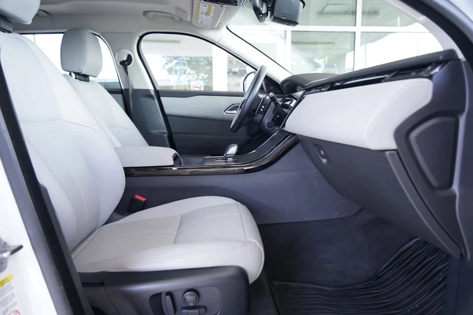 2025 Land Rover Range Rover Velar - Image 15 of 20