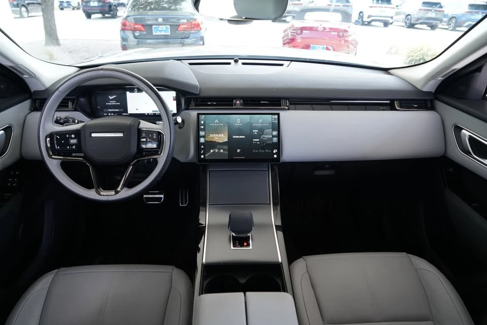 2025 Land Rover Range Rover Velar - Image 16 of 20