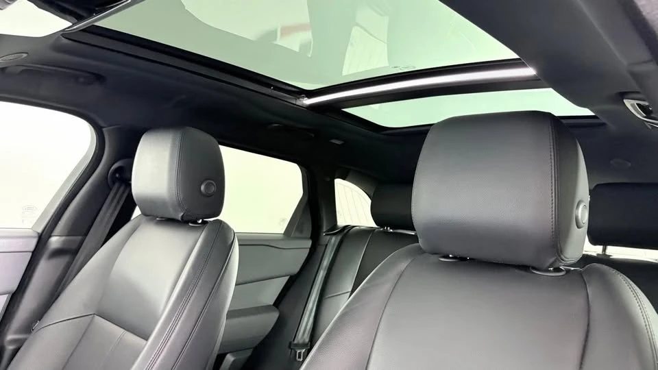 2025 Land Rover Range Rover Velar - Image 15 of 20