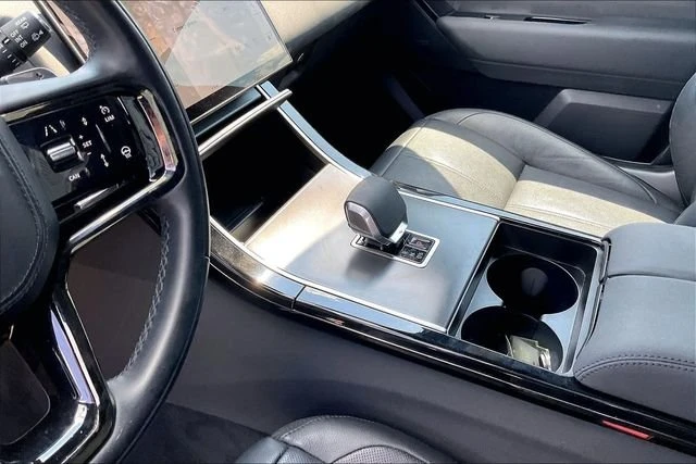 2025 Land Rover Range Rover Velar - Image 18 of 20