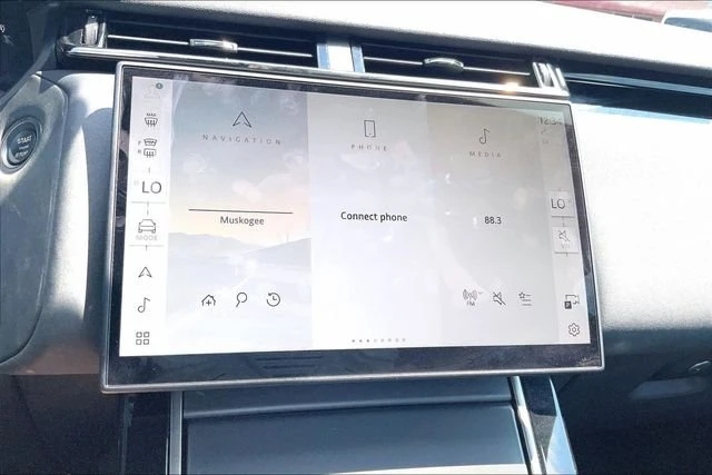 2025 Land Rover Range Rover Velar - Image 15 of 20